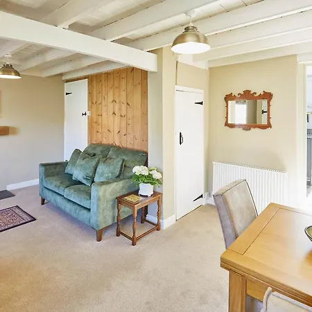 Host & - Holmlea * Lockton