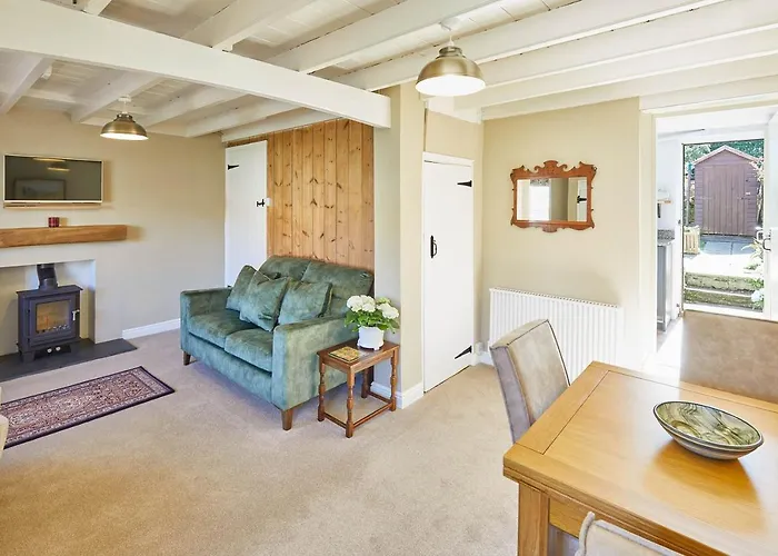 Host & - Holmlea * Lockton