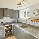 Host & - Holmlea Holiday home *